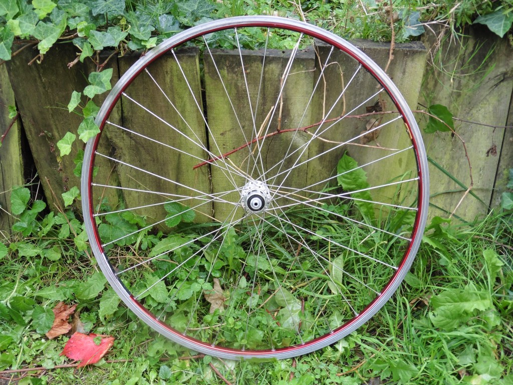 Roue arrière, ambrosio, Excellence Team Edition Shiny Red, 700C, roue route, marque italienne, moyeu made in USA, réparation, restauration, atelier, vintage